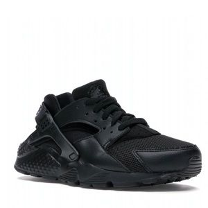 Nike Air Huarache Run 🏃‍♂️Triple Black 6Y New with box.